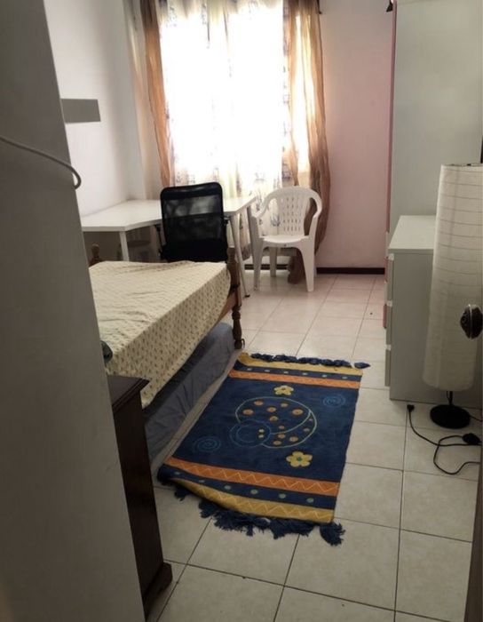 Alugo quarto na amadora