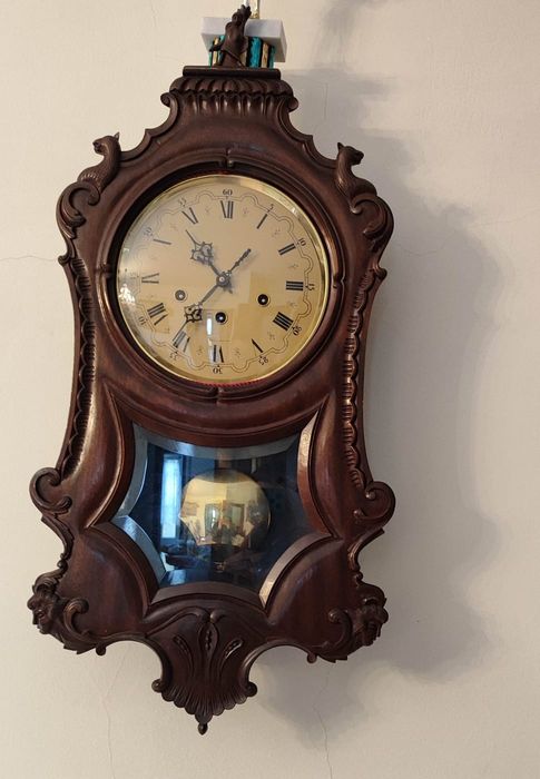 Relógio de parede antigo com Pêndulo