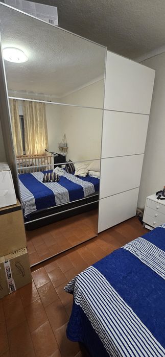 Vendo roupeiro espaçoso