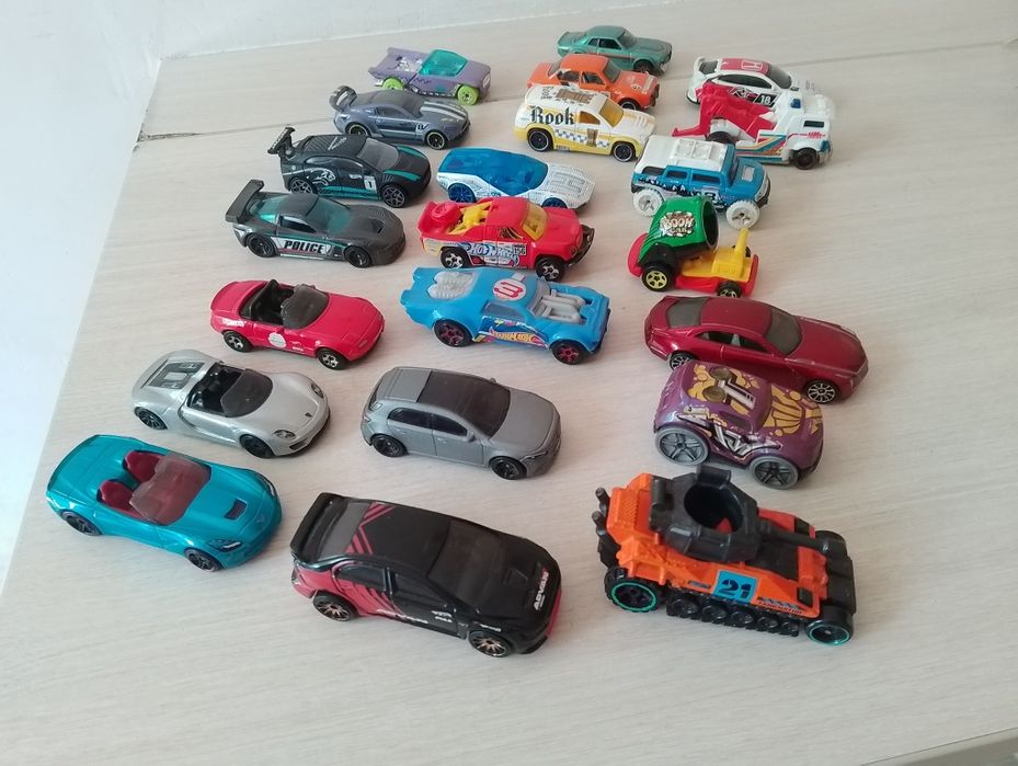 Продам  машинки. Хот вилс и Матч бокс .