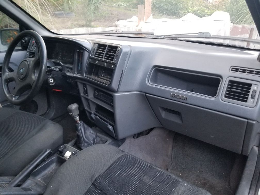 Ford Sierra в разборе 2.0 DOHC кондиционер, тормозные диски Scorpio