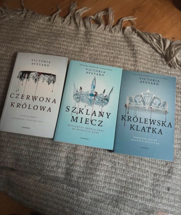 Czerwona krolowa seria trzy tomy