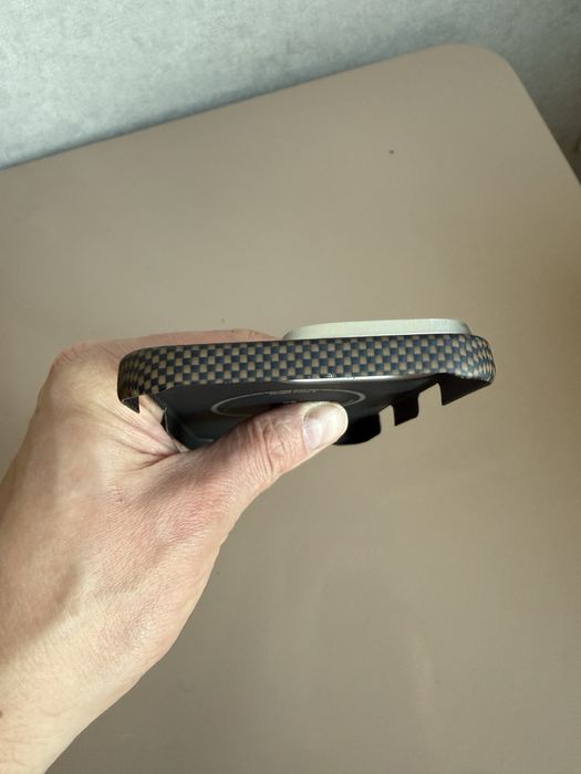 Продам оригинальный чехол Pitaka для iphone 16 pro max