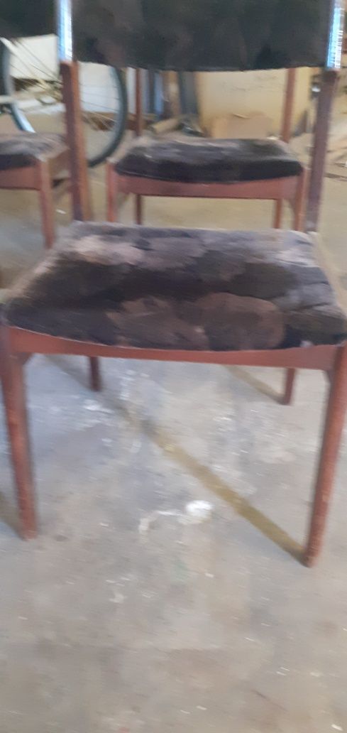 Krzesla tapicerowane z prl