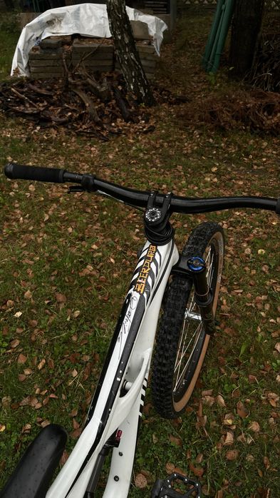 specialized enduro comp z podpisem dawida godzka