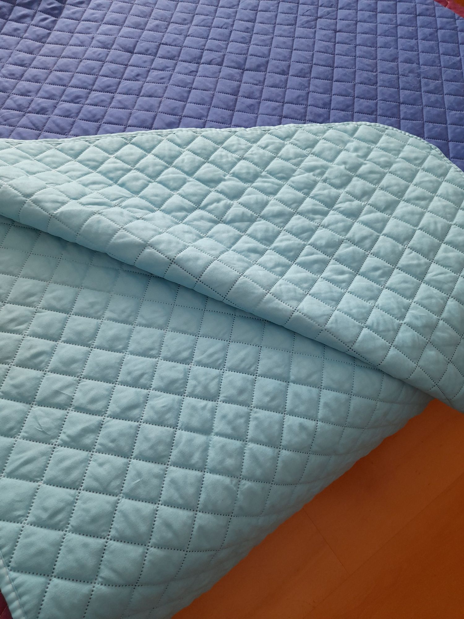 Colcha de casal 2.20cm x2.40cm dois tons de azul