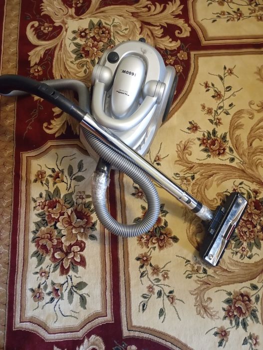 Продам  пилосос  робочий .Не пересилаю тільки Вінниця