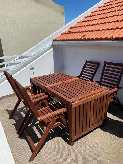 Mesa exterior + 4 cadeiras