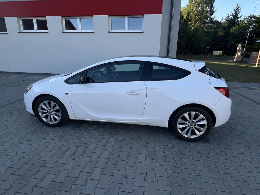 Opel astra j Gtc
