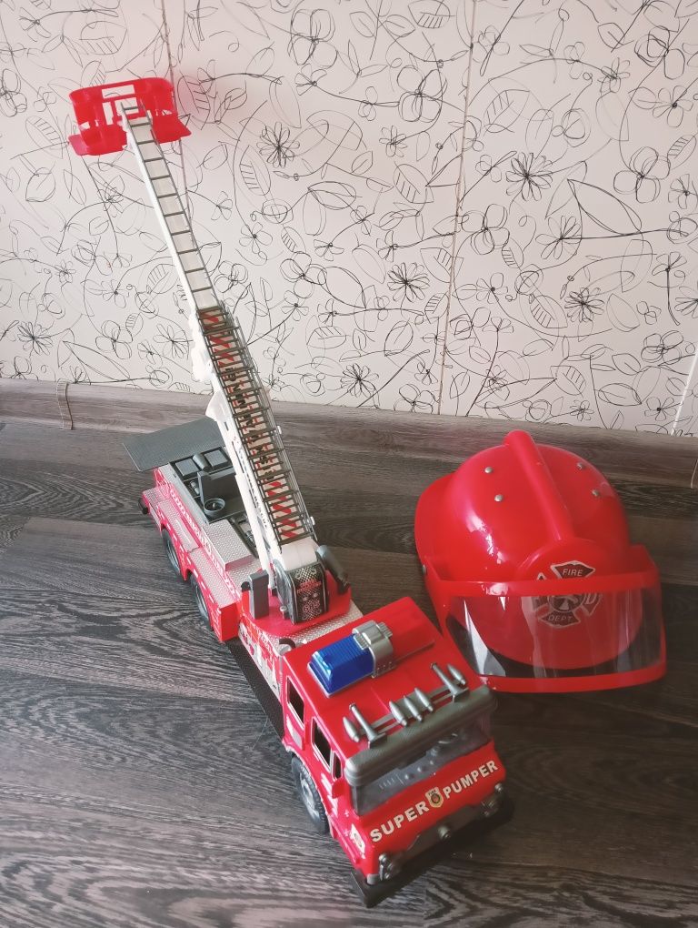 Wóz ratunkowy + kask