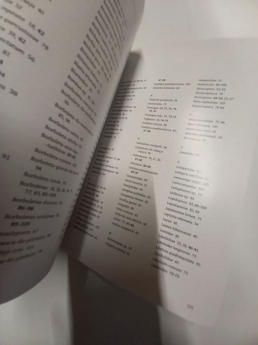 Livro sobre os insectos existentes em Portugal