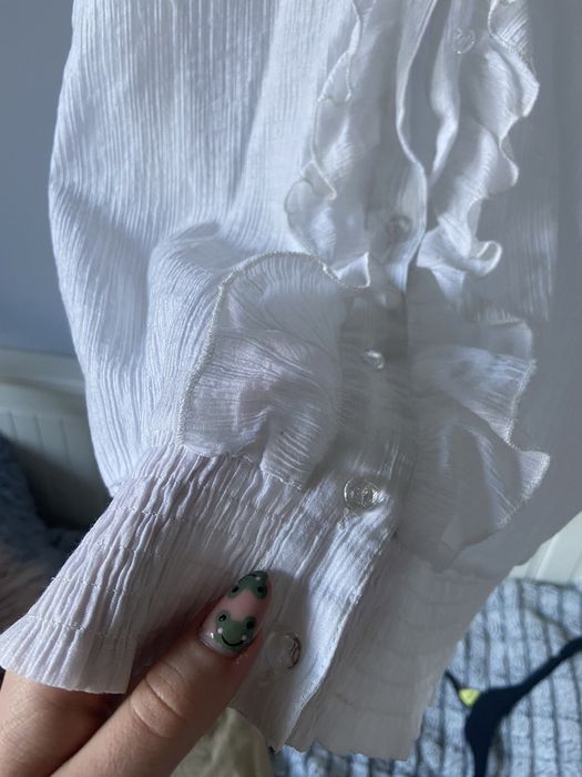 biała vintage koszula z krótkim rękawem i falbanami