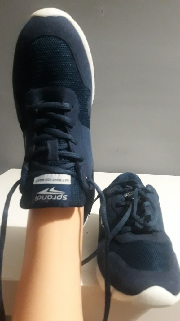 Sprzedam adidasy r.37.