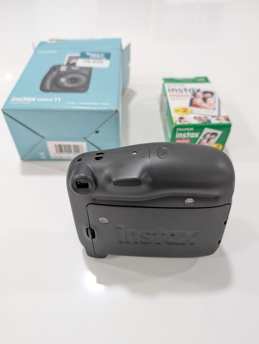 Instax Mini 11 com recarga 10 folhas