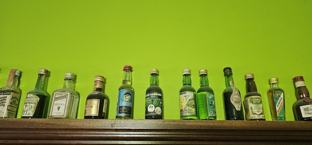 80 garrafinhas miniatura de coleção