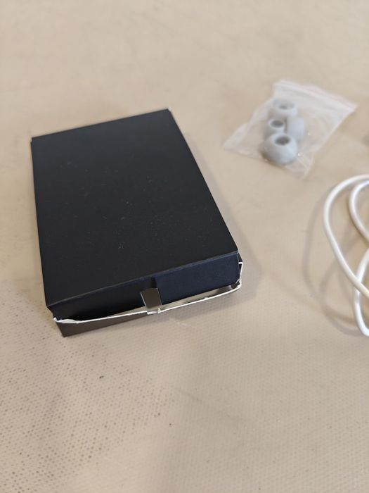 Auriculares com Fio GOODIS – controlo de som + acessórios