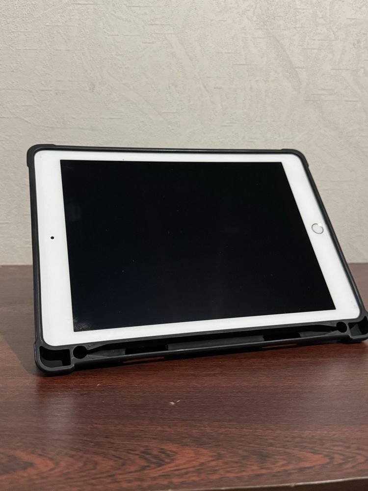 iPad Pro 9.7 32Gb Silver 100%, в хорошому стані, плюс чохол