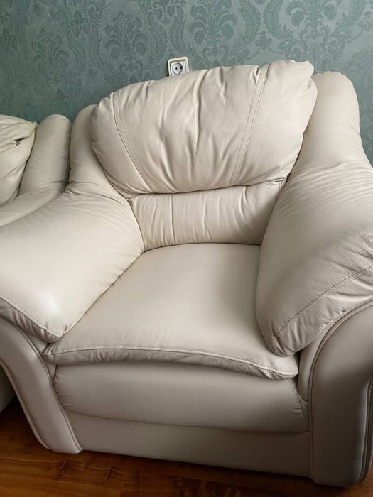 Диван кожаный раскладной + 2 кресла в идеальном состоянии