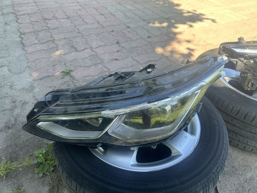 Lampy przednie full led golf 8
