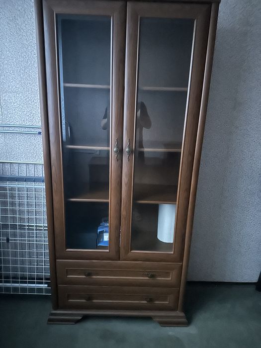 Zestaw mebli pokojowych.