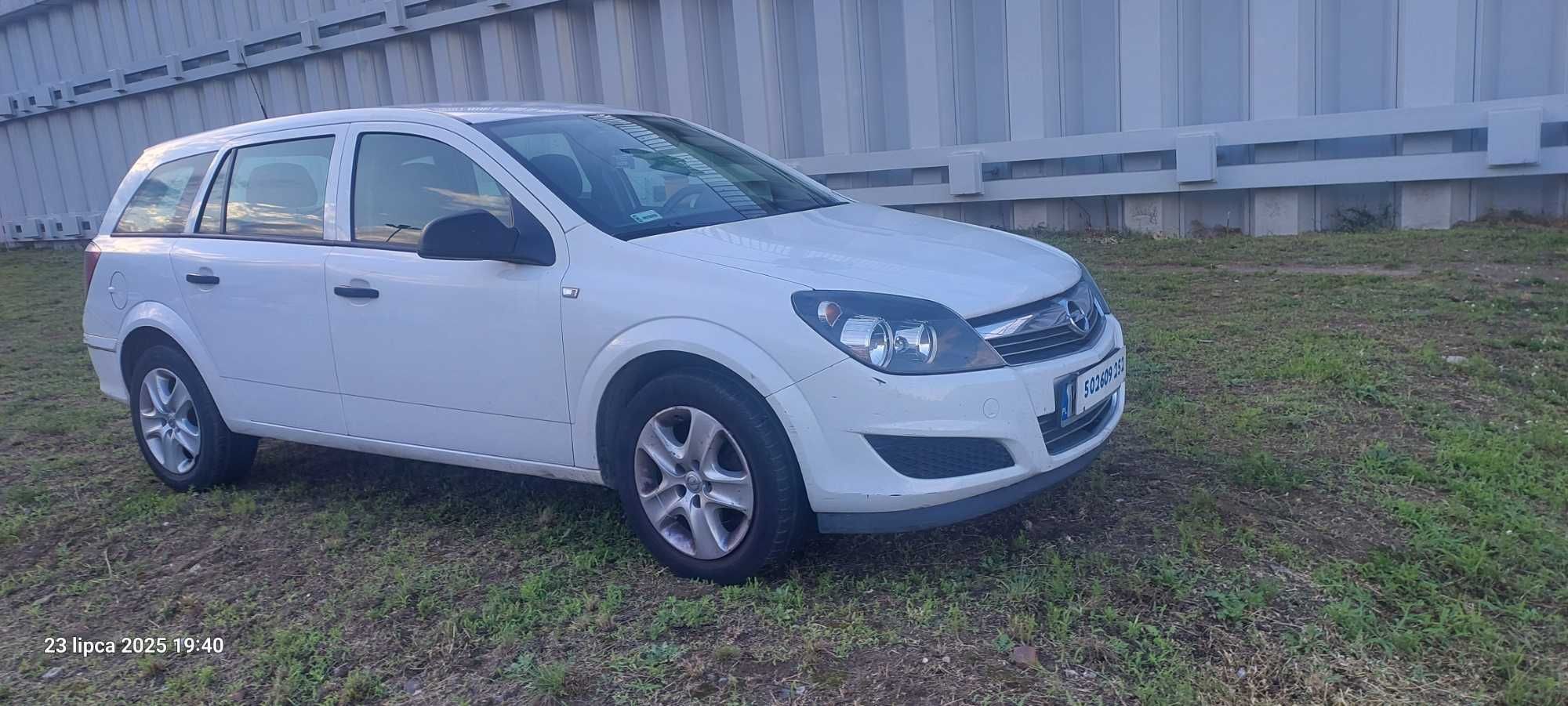 OPEL ASTRA 2012 Rok 1,6 Benzyna, mały przebieg
