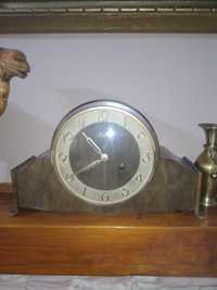 Stary kominkowy zegar