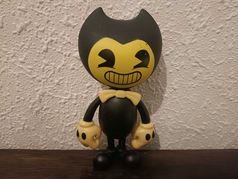 Peluche Boris e boneco vynil Bendy do jogo BENDY AND THE INK MACHINE