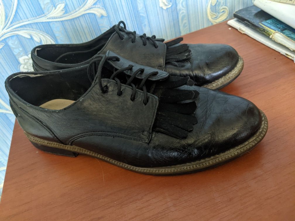 Продам, розмір 38, по устілці 24 см.