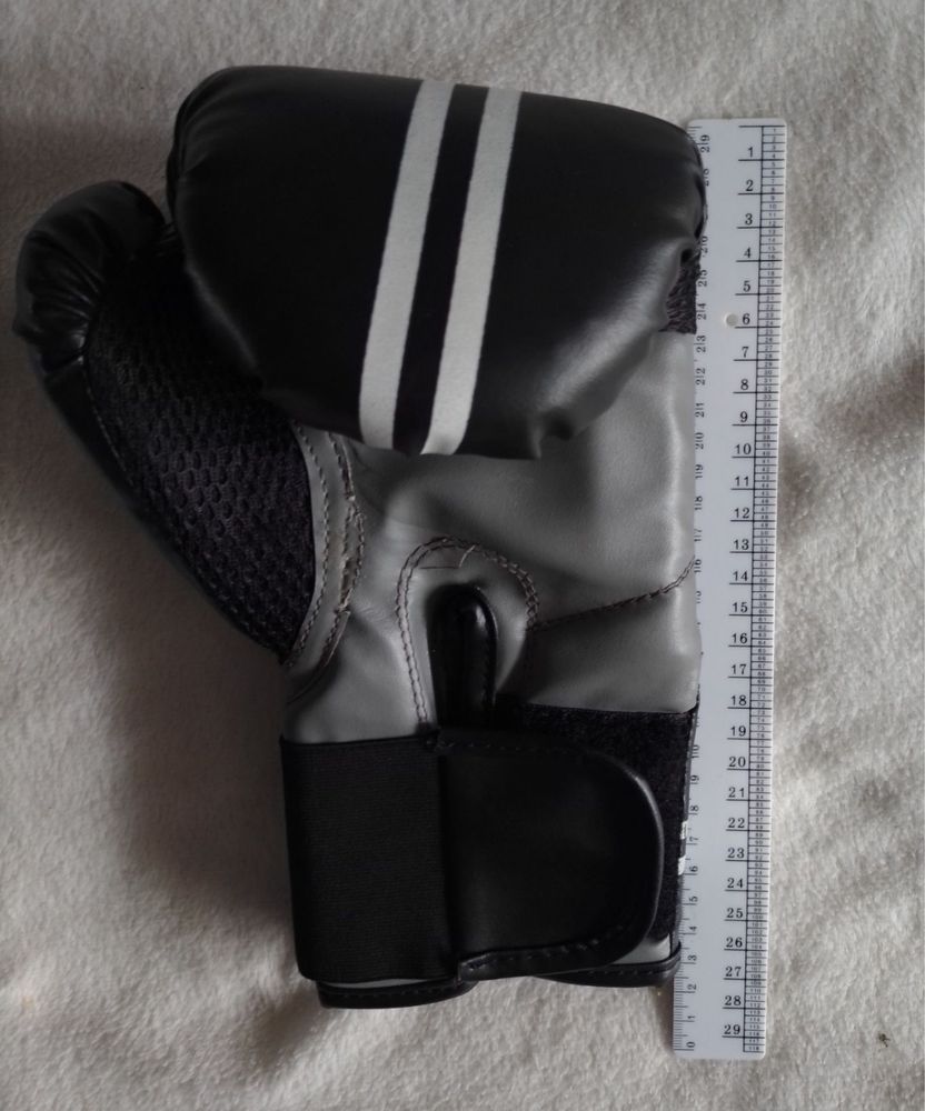 Чёрные боксерские перчатки Лонсдейл