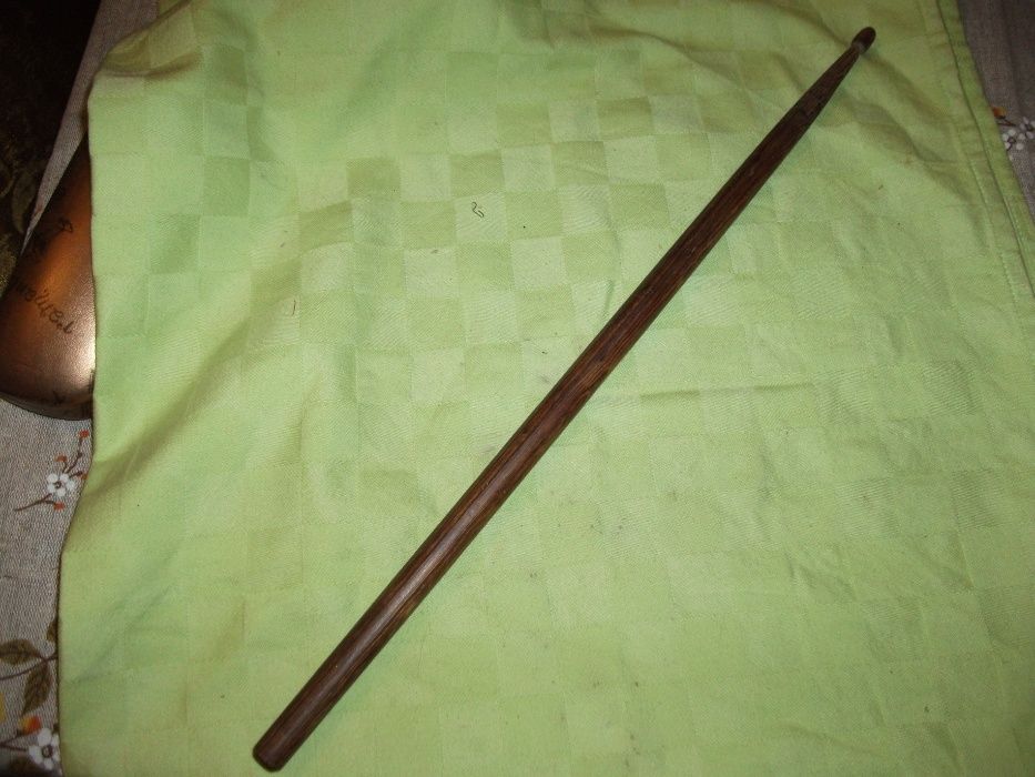 Барабанная палочка,деревянная.