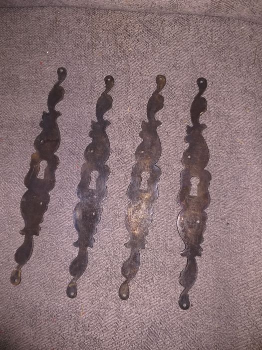 Cztery  okuća od starej serwantki