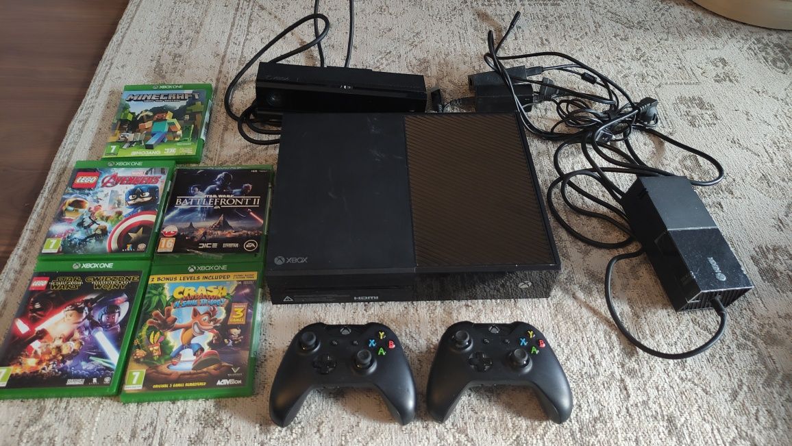 Xbox one 500 gb + kinect  + 2 pady + 5 gier + zestaw pc-kinect