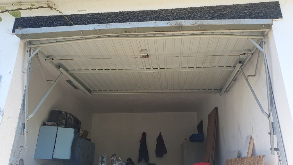 Portão de garagem em ferro