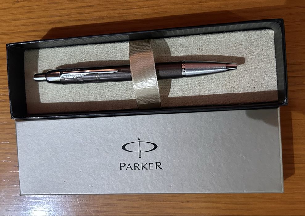 Canetas diversas novas