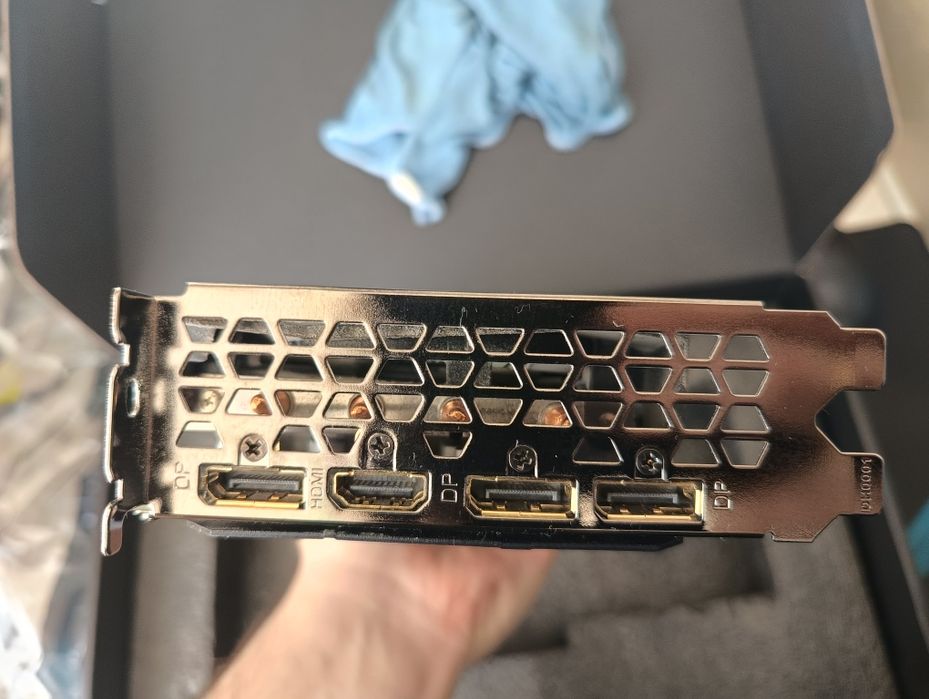 Відеокарта Gigabyte RTX 2060 Super з 3-ма вентиляторами