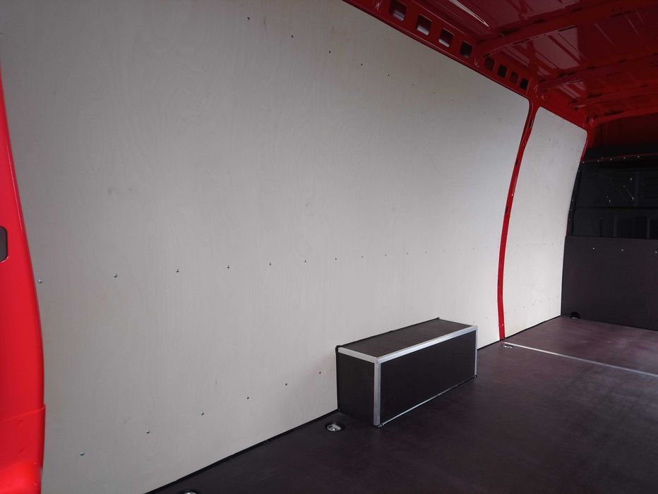 Iveco 16/18 m3 Profesjonalne zabudowy samochodów dostawczych KNAUTECH