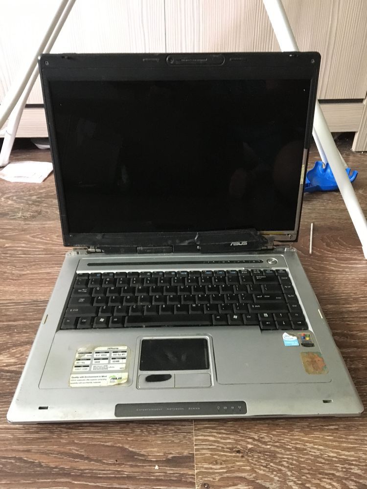 Laptop Asus Z92R - uszkodzony