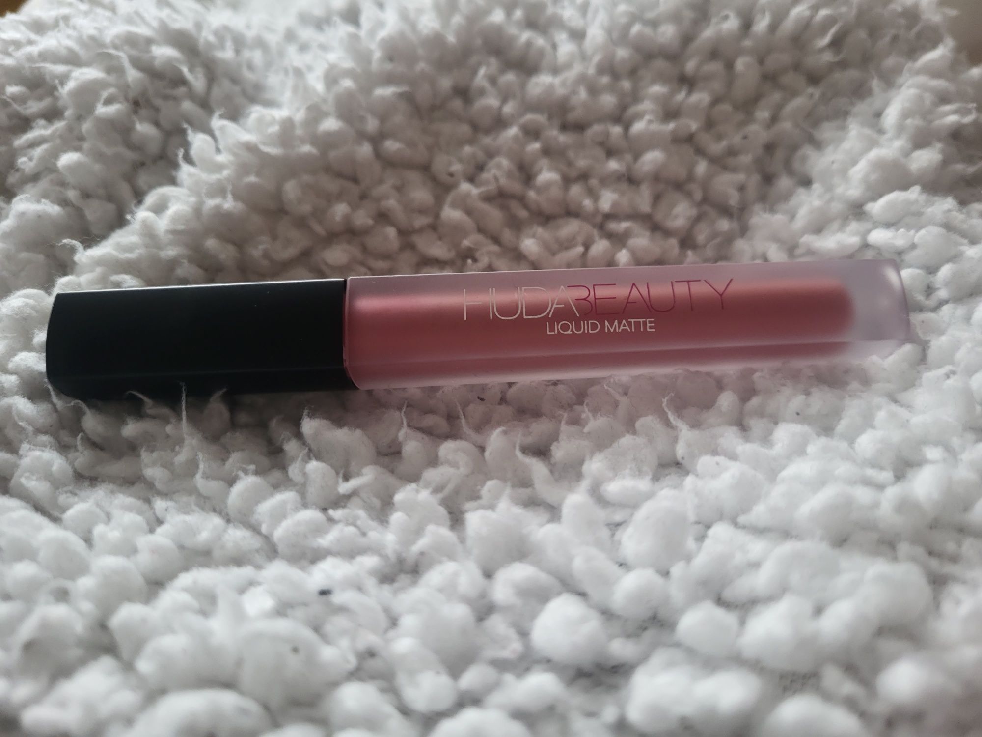 Pomadka Huda Beauty Liquid Matte odcień Perfectionist