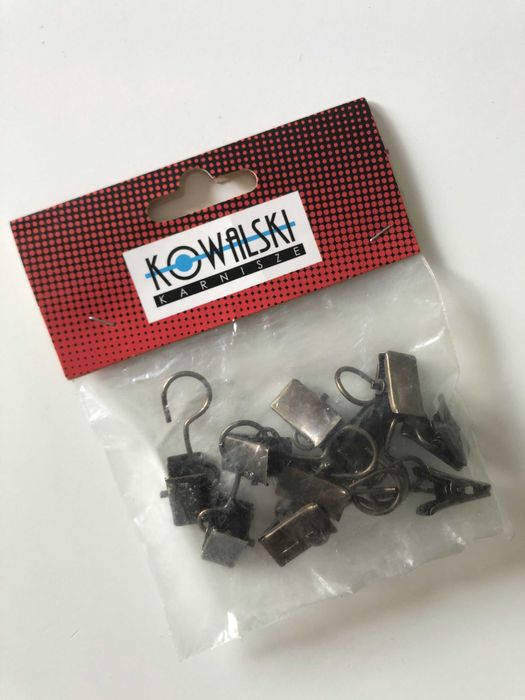 Komplet żabek do firan firmy Kowalski Karnisze. Patyna. 10szt.