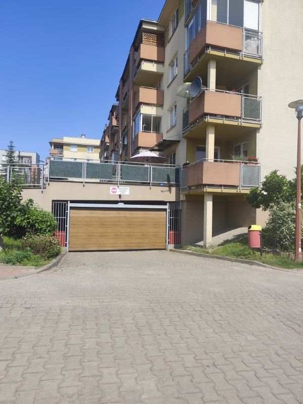 Garaz  ul Sybirakow 7 Wynajme