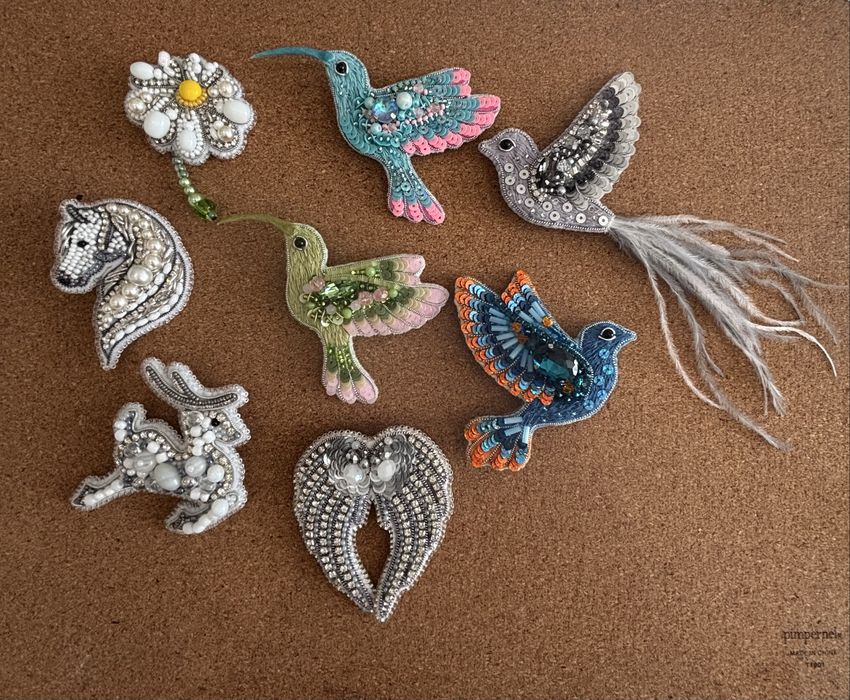 Брошки  з бісеру в наявності