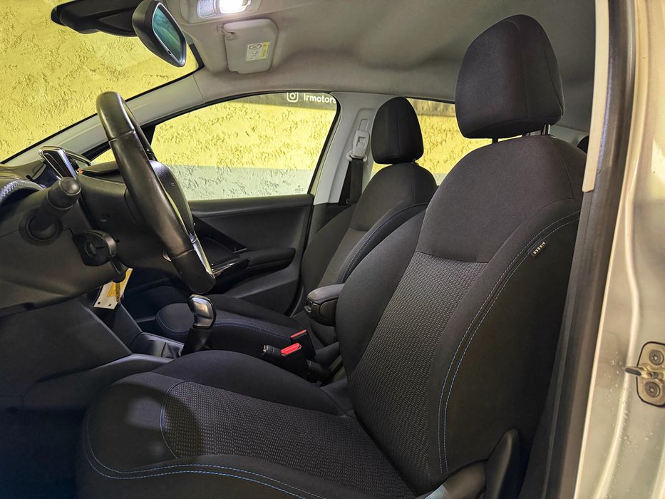 Peugeot 208 1.2 VTI Style - Desde 130€ Mês