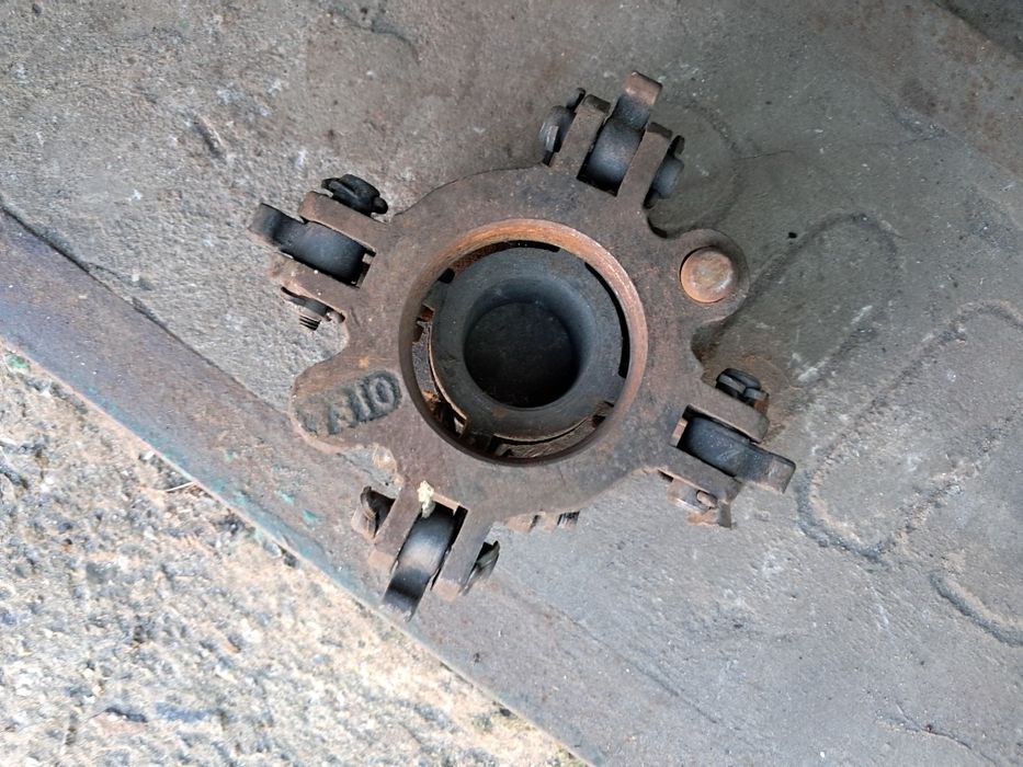 Хрестовина зчеплення пускачаП 23У,Т-130