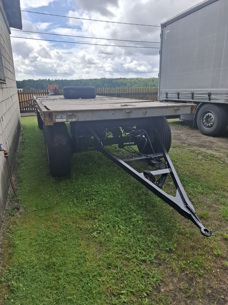 Przyczepa rolnicza. Platforma do bel. Długość 7.3 m.