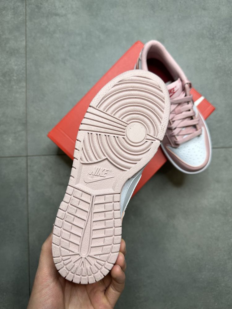 Оригінальні жіночі кросівки Nike Dunk Low Pink Velvet (GS)