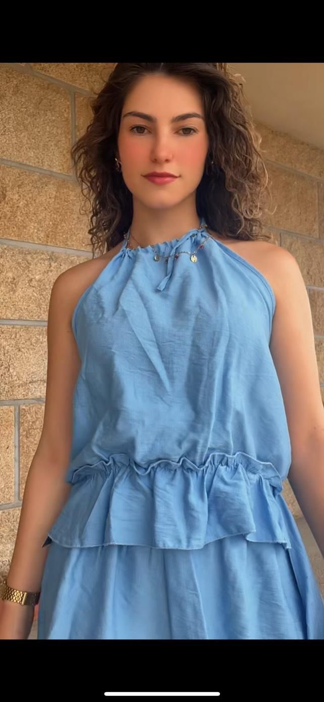 Conjunto azul com folhos