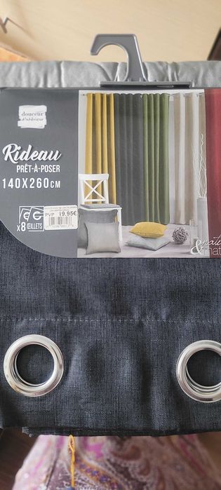 Cortinados cinza (dois) com argolas