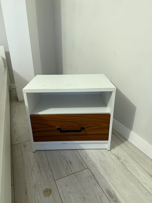 Szafki nocne w dobrym stanie