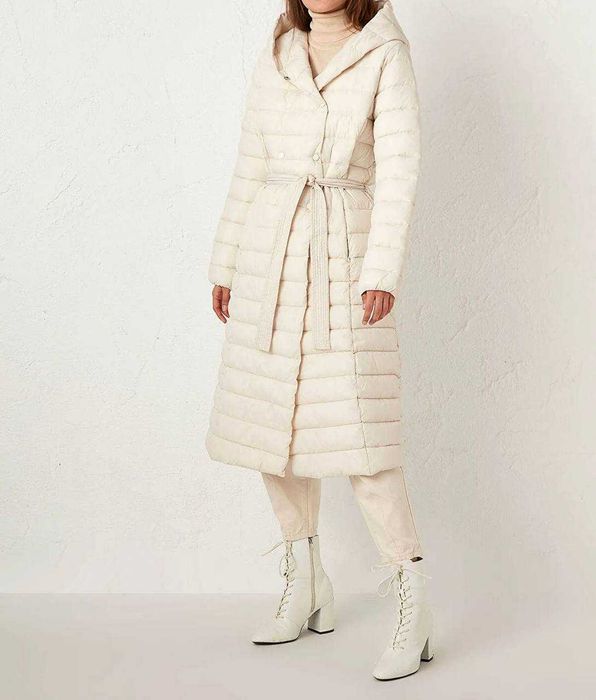 Пуховик молочного кольору