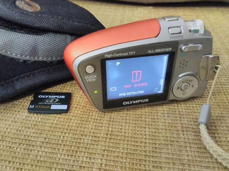 Máquina fotográfica digital impecável